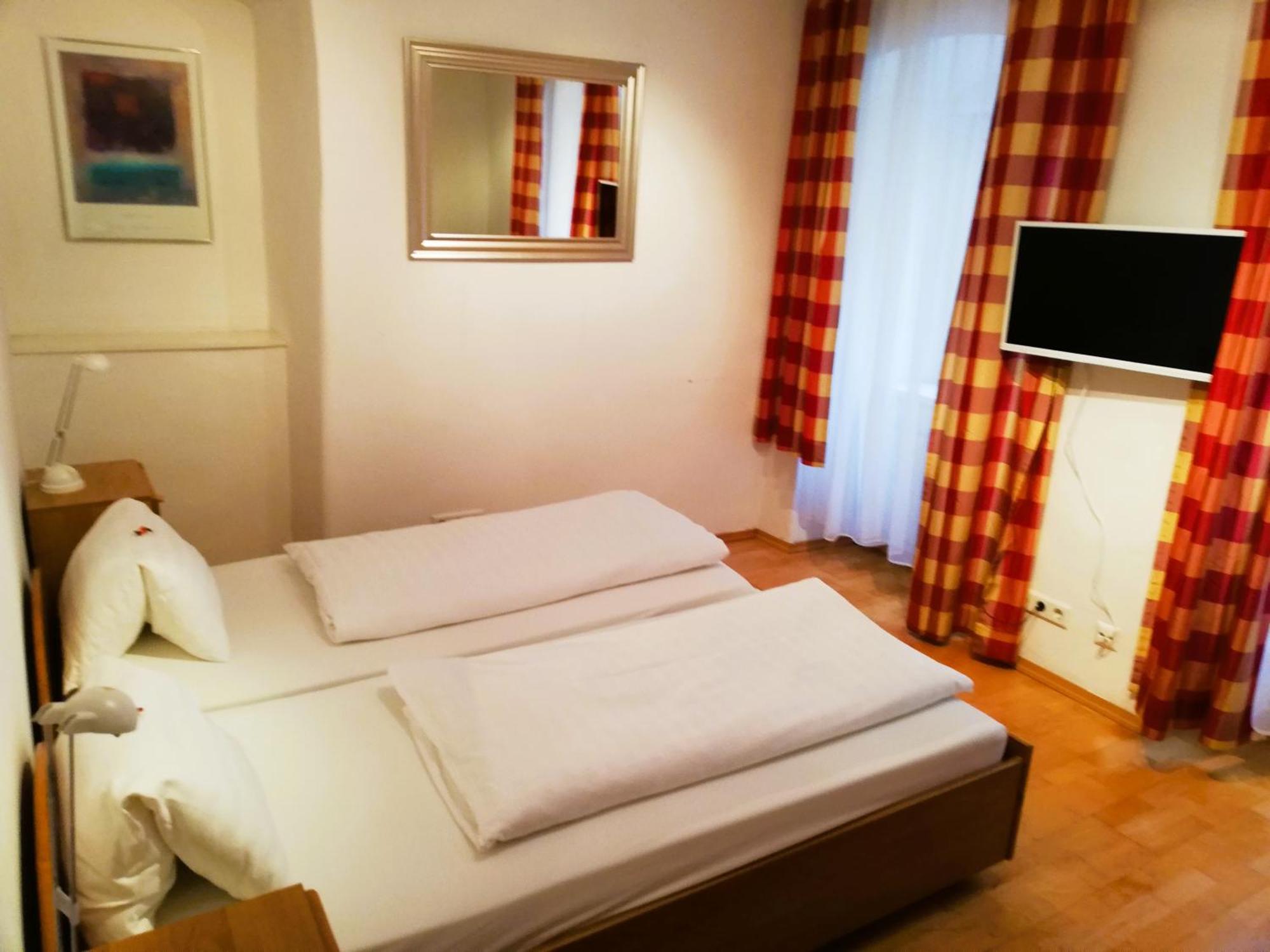 Living Instein Apartment